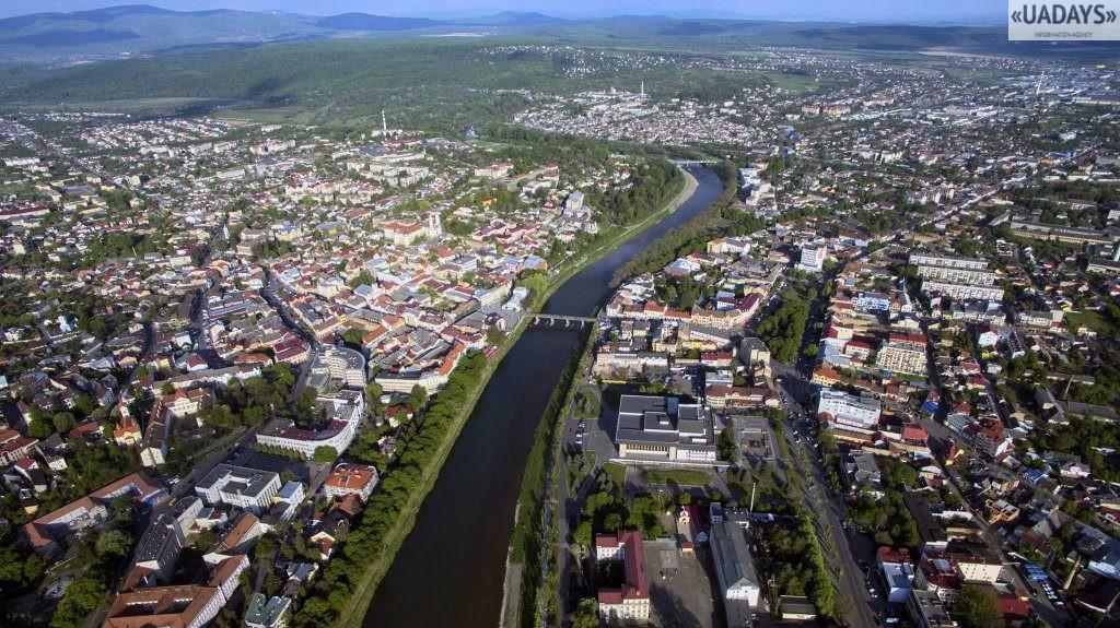 К поджогу венгерского центра в Ужгороде причастен ультраправый немецкий журналист и симпатик “ДНР/ЛНР”