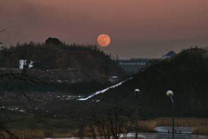 Большое полнолуние в Донецке в ночь — новини Донецьк