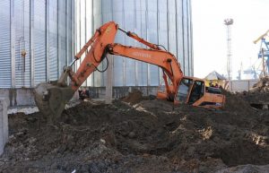 В порту Мариуполя во время строительства откопали старый причал XIX века