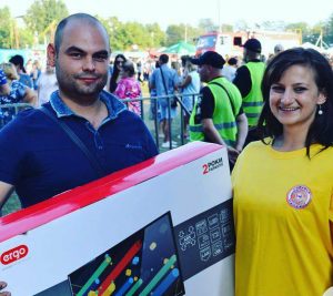 Тетяна Дзюба із Селидового виграла у “Караоке на майдані”