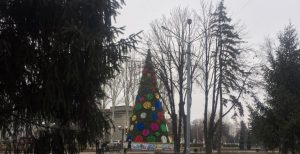 Жители Покровска возмущены ёлкой за миллион и непонятными декорациями — новини Покровськ