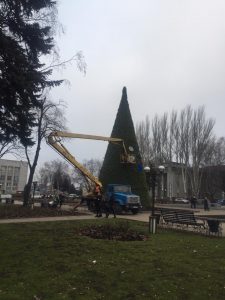 Як виглядає ялинка у Покровську за 1 млн. грн.