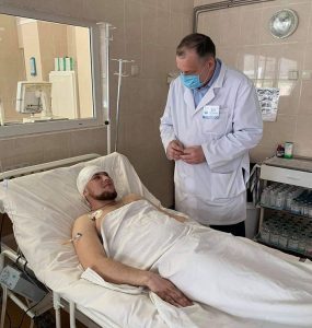 Осколки задели мозг: медики чудом спасли молодого бойца, раненого на Донбассе