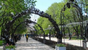 Знаменитый парк кованых фигур в Донецке превращается в заброшенную свалку металлолома