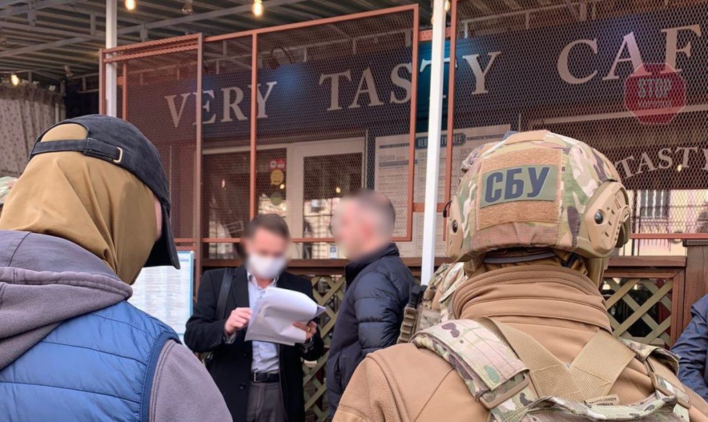 СБУ затримала двох співробітників ДБР за провокацію підкупу