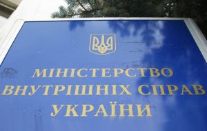 В МВС України запропонували випускати закордон чоловіків призовного віку