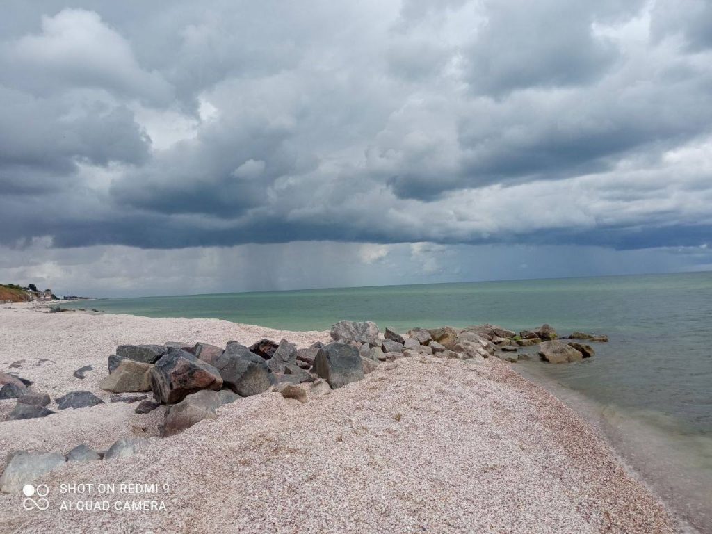 Реалії окупації рФ. Пустуючий курорт у розпалі сезону