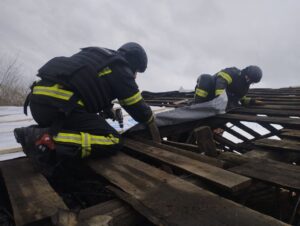 Рятувальники ліквідують наслідки ворожих ракетних атак — новини за тегом ДСНС