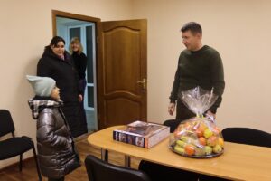 У Селидовому привітали з днем народження хлопчика, який отримав поранення під час ракетного обстрілу — новини за тегом Селидове