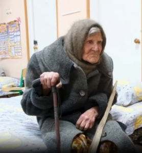 98-річна бабуся сама вийшла з окупованої частини Очеретиного