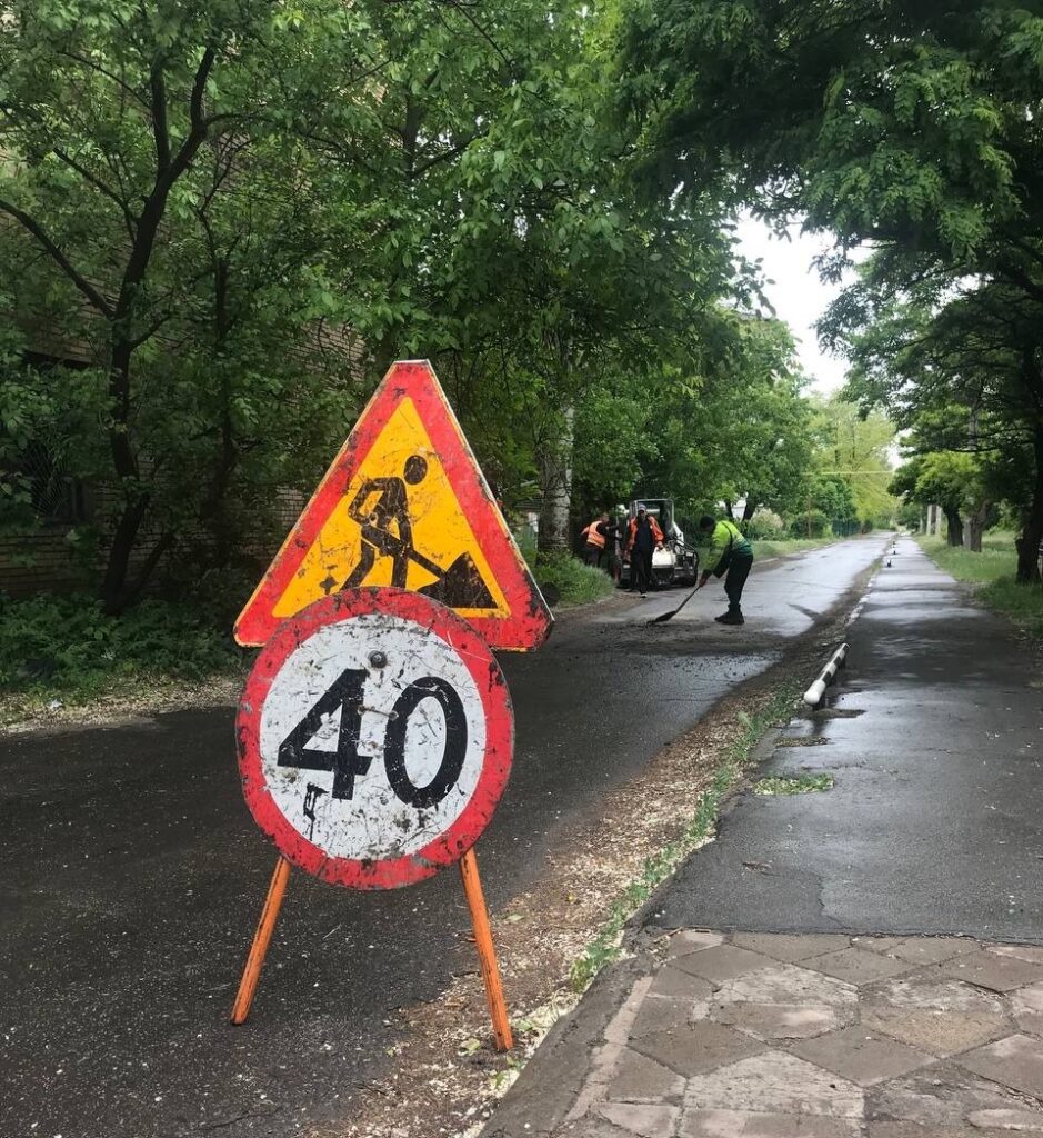 У Селидовому розпочато гарантійний ремонт доріг, зроблених минулого року.