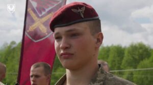 Маруновий берет — це не просто частина форми. Це символ.