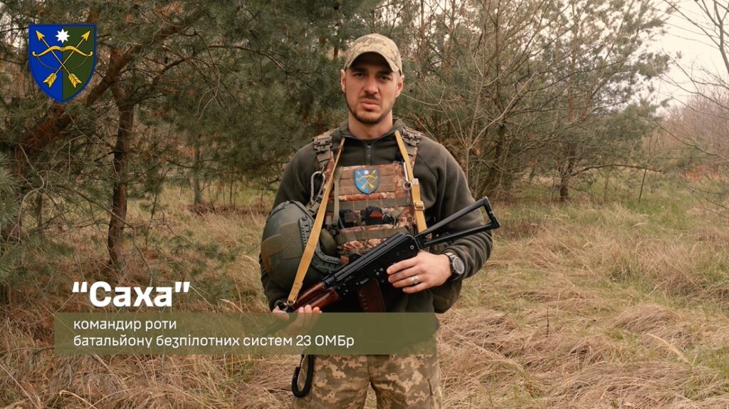 Можна втекти від шуму, але не від луни вибухів у серці.