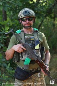 «У мене найнецікавіше життя, яке взагалі є», — усміхається Олексій Приходько, позивний Адекватний, зв’язківець 91-го окремого батальйону.