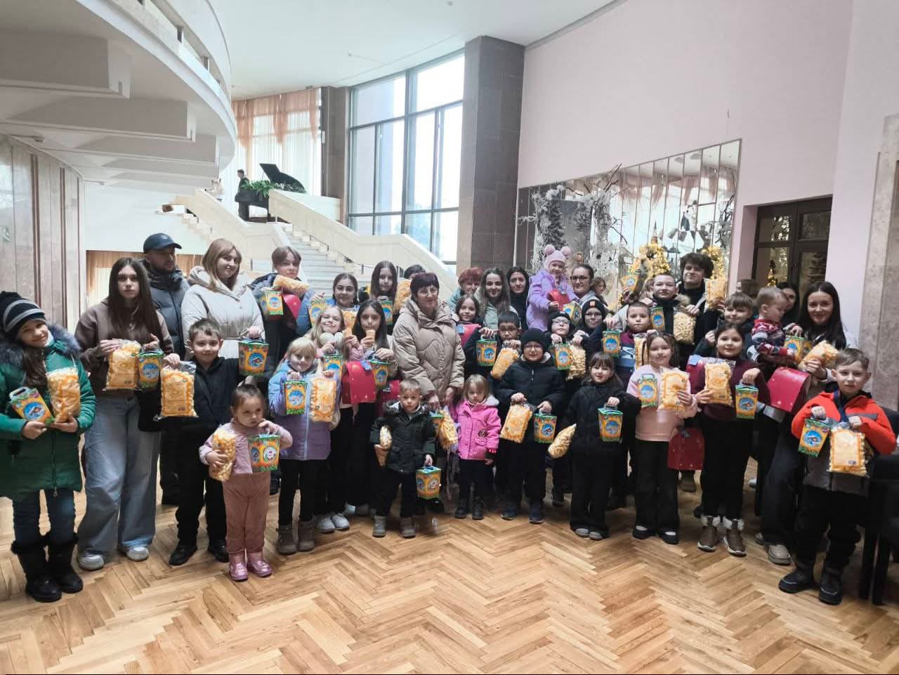 «Новорічне Диво Донеччини»: понад 22 тисячі подарунків для дітей Донеччини