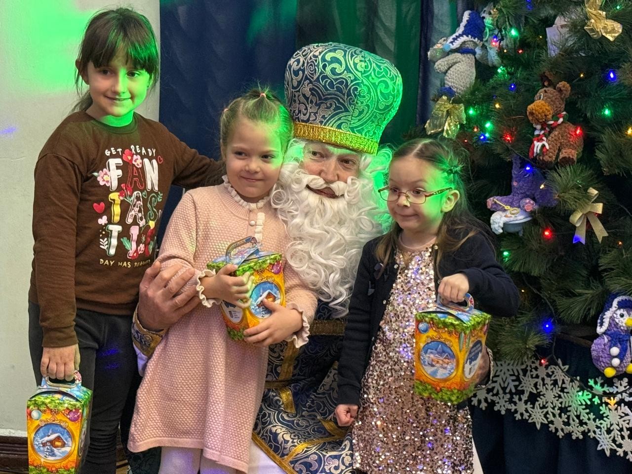 «Новорічне Диво Донеччини»: понад 22 тисячі подарунків для дітей Донеччини