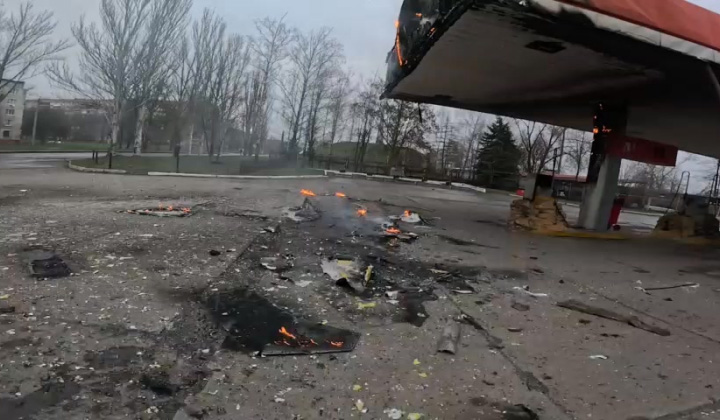 Вогнеборці Дружківки борються з полум’ям, незважаючи на загрозу з повітря від дронів