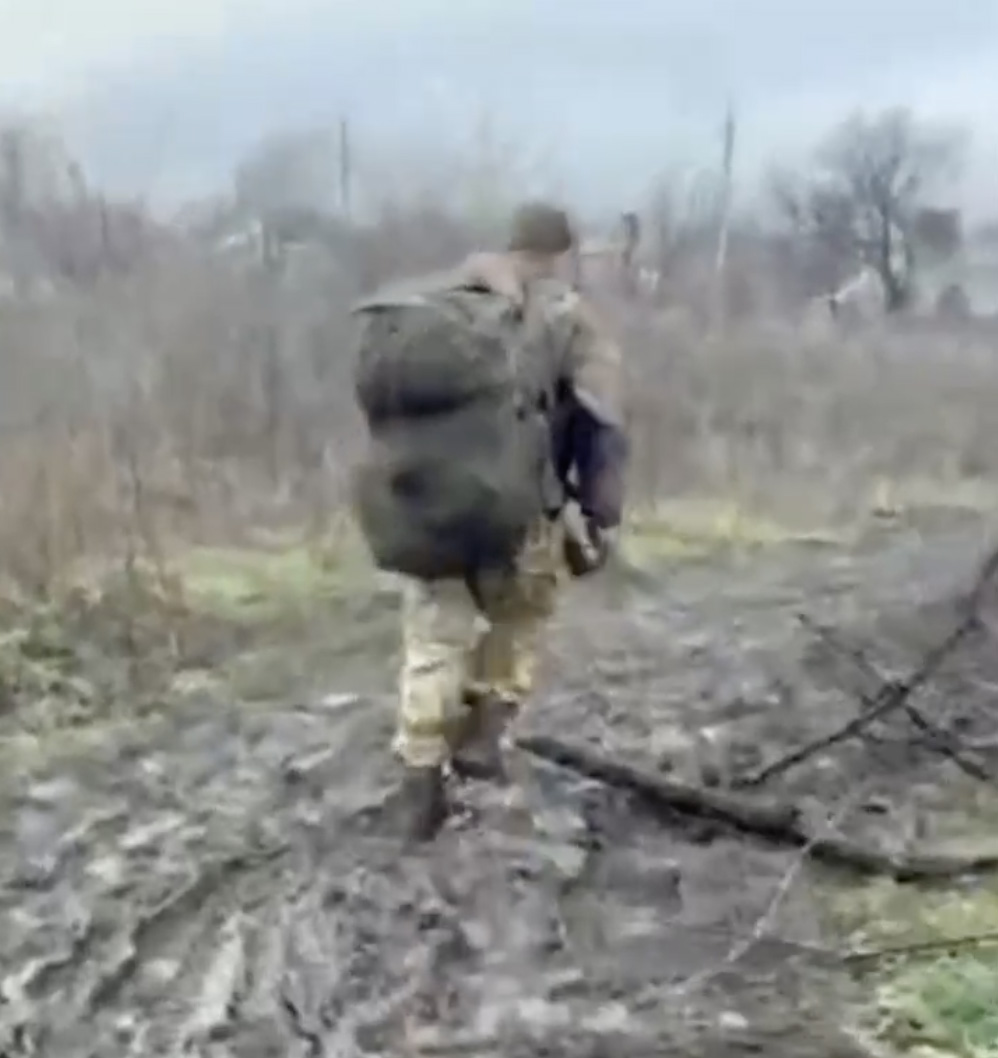 Мародерство на окупованій частині Покровська: окупанти хизуються награбованим та тікають від українських дронів