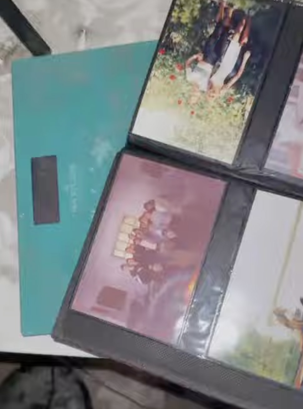 «Визволителі» в дії: російські військові нишпорять по квартирах Покровська та розглядають дитячі альбоми