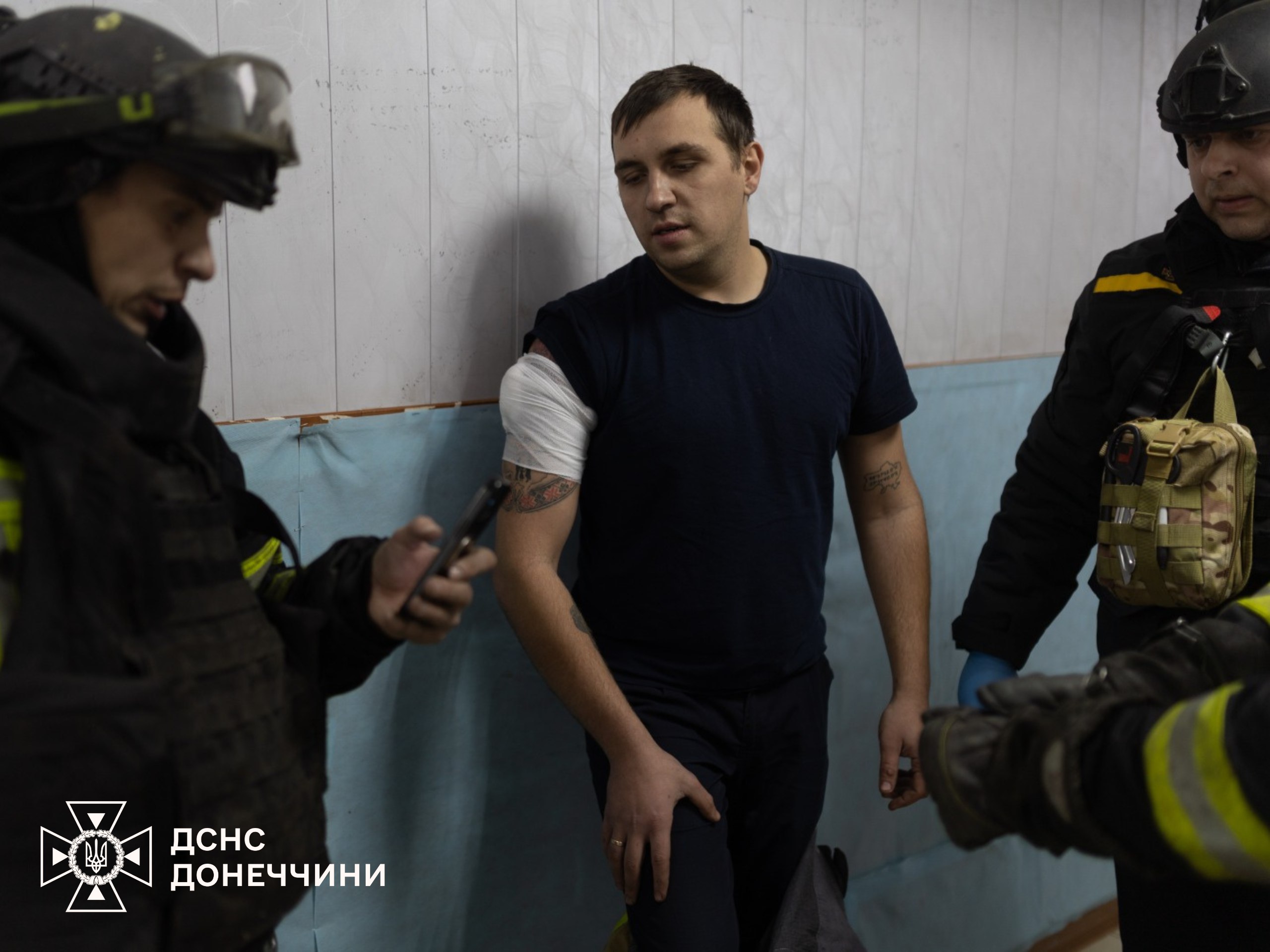 У Дружківці російські війська атакували рятувальників FPV-дроном: поранено 4 співробітників ДСНС — новини за тегом FPV-дрон